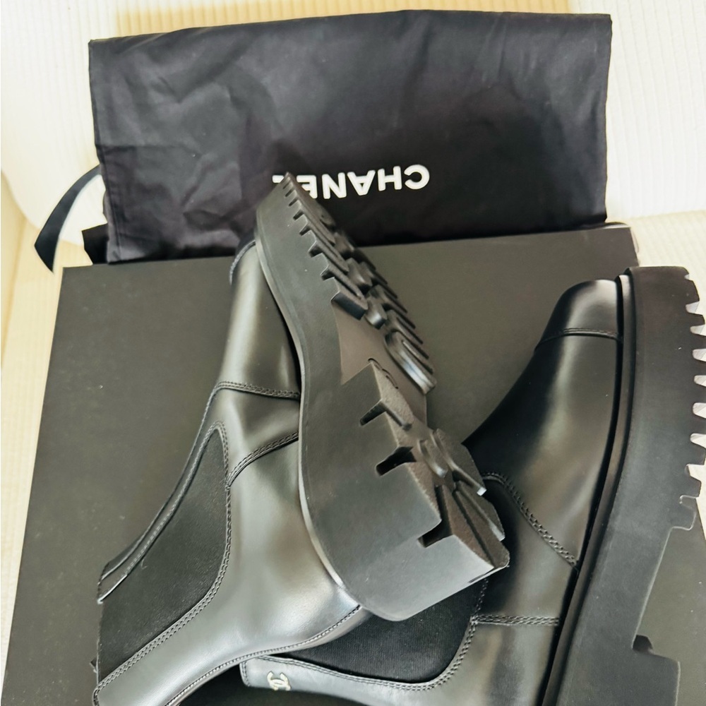CHANEL Black Leather Chelsea Boots brand new in box with dust bags size 6 - Picture 8 of 11